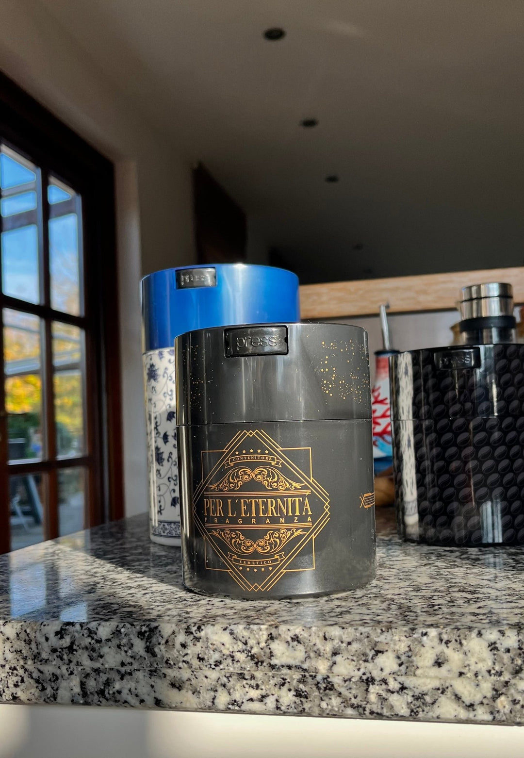 Coffeevac Airtight Coffee Container 0.8L - TightVac Europe - The eassiest storage solutions