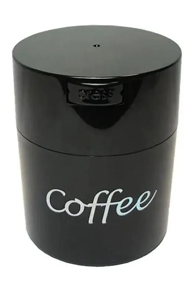 CoffeeVac 0,8 L noire, présentée avec du café moulu