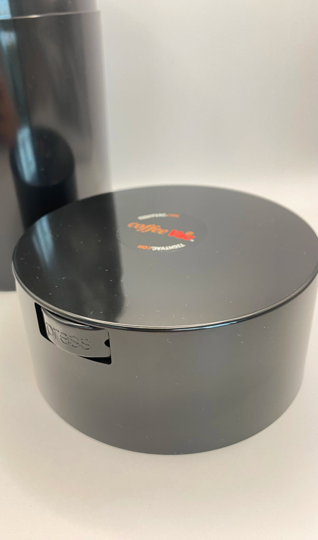 Coffeevac Airtight Coffee Container / 1.85L / 500g / Solid / Black - TightVac Europe - The eassiest storage solutions