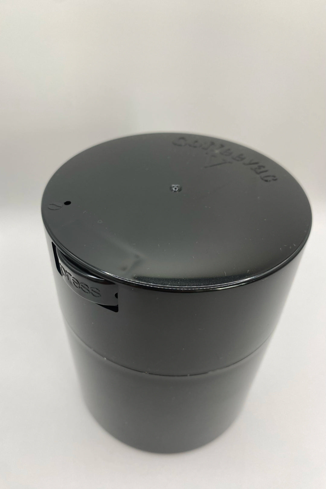 Coffeevac V Airtight Coffee Container / 0.8L / 250g / Solid / Black - TightVac Europe - The eassiest storage solutions