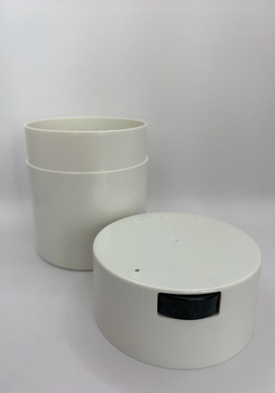 Coffeevac V Airtight Coffee Container / 0.8L / 250g / Solid / White - TightVac Europe - The eassiest storage solutions