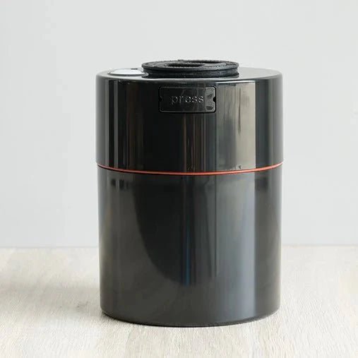 TightVac 3 - in - 1 Pump Vacuum Container 0.8L - TightVac Europe - The eassiest storage solutions