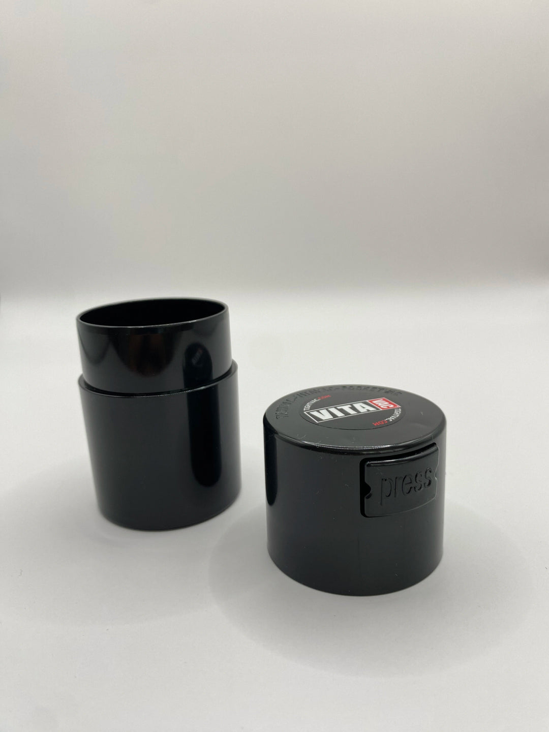 Vitavac Airtight Container / 0,06L / 20g / Solid / Black - TightVac Europe - The eassiest storage solutions